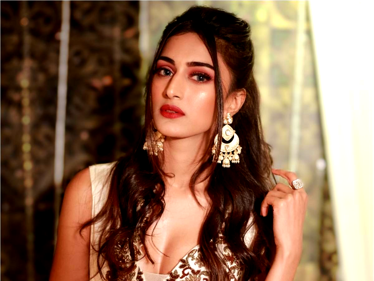 Erica Fernandes Biography